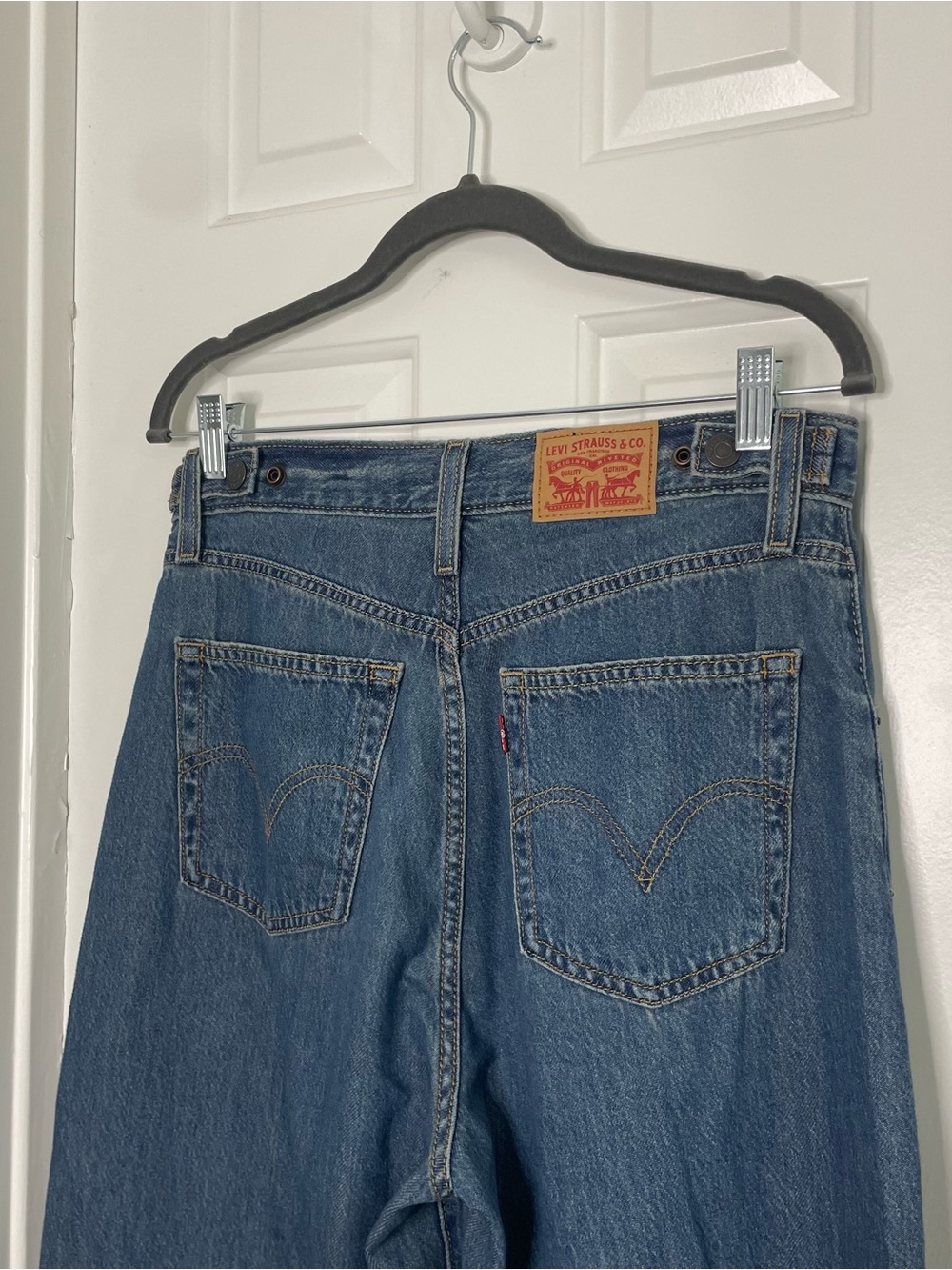 Levi’s High Rise Cinch Baggy Jeans Size 28 - Picture 10 of 16